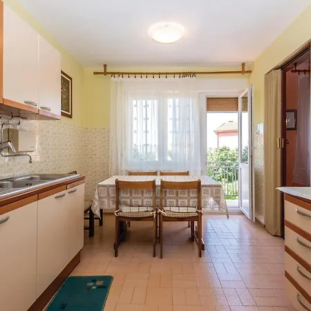 2 Bedroom Stunning In Apartment Crikvenica
