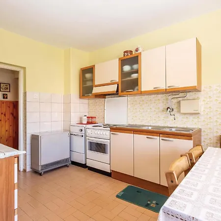 2 Bedroom Stunning In Apartment Crikvenica